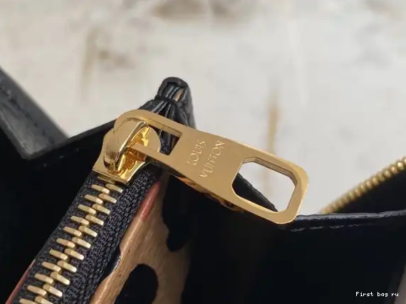 First bag ru LOUIS VUITTON WALLET ZIPPY 0503